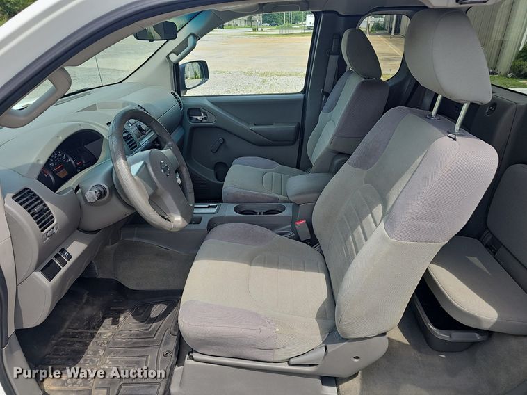 image for item EJ5764 2013 Nissan  Frontier  King Cab pickup truck