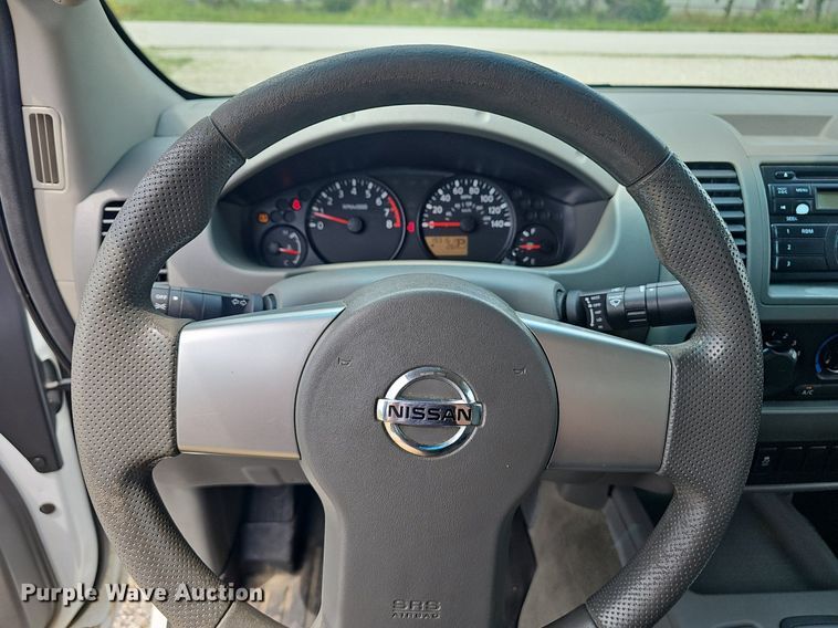 image for item EJ5764 2013 Nissan  Frontier  King Cab pickup truck