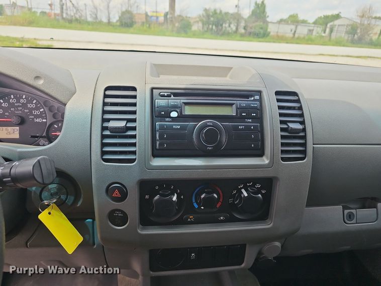 image for item EJ5764 2013 Nissan  Frontier  King Cab pickup truck