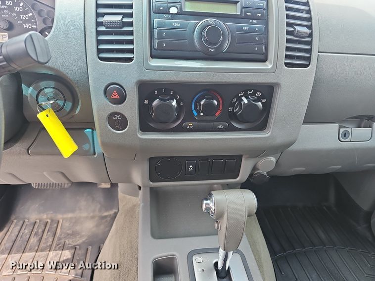 image for item EJ5764 2013 Nissan  Frontier  King Cab pickup truck