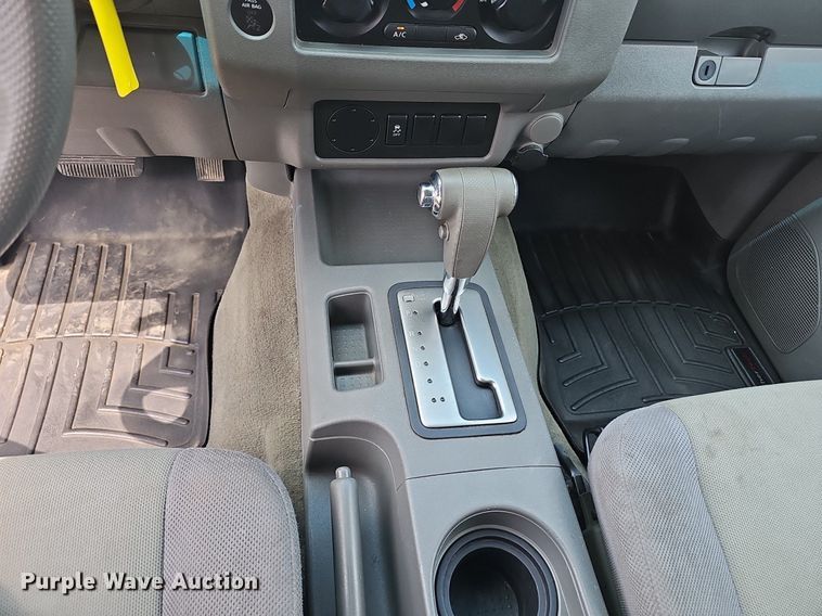 image for item EJ5764 2013 Nissan  Frontier  King Cab pickup truck