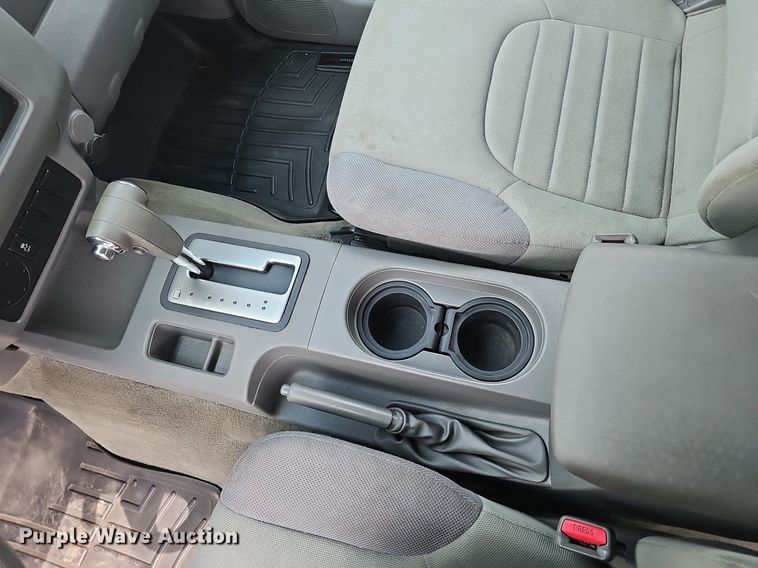 image for item EJ5764 2013 Nissan  Frontier  King Cab pickup truck