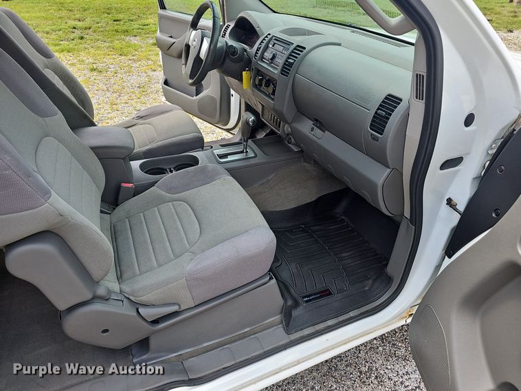 image for item EJ5764 2013 Nissan  Frontier  King Cab pickup truck