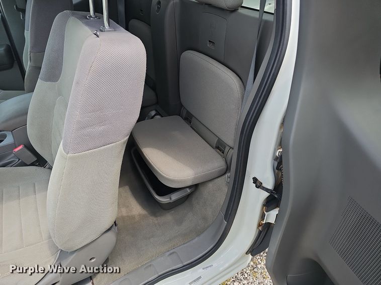 image for item EJ5764 2013 Nissan  Frontier  King Cab pickup truck