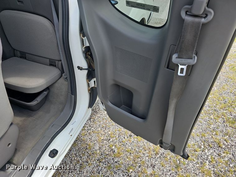 image for item EJ5764 2013 Nissan  Frontier  King Cab pickup truck