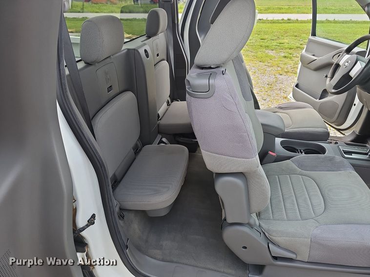 image for item EJ5764 2013 Nissan  Frontier  King Cab pickup truck