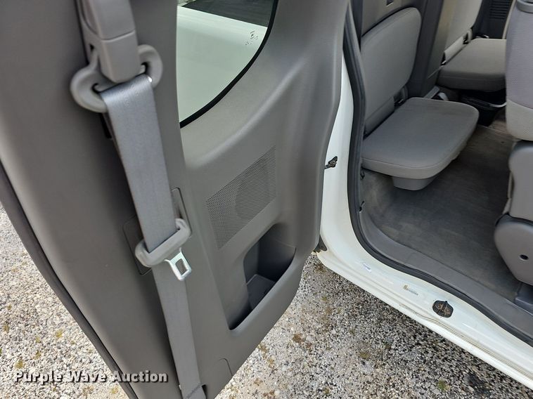 image for item EJ5764 2013 Nissan  Frontier  King Cab pickup truck