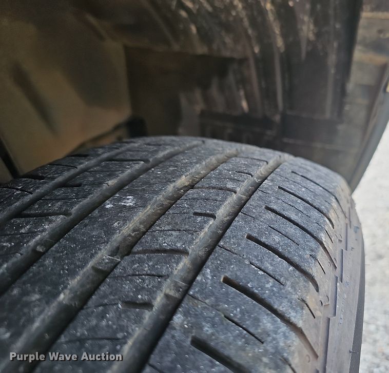 image for item EJ5764 2013 Nissan  Frontier  King Cab pickup truck