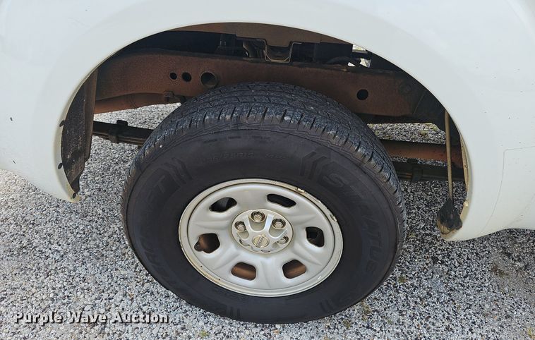 image for item EJ5764 2013 Nissan  Frontier  King Cab pickup truck