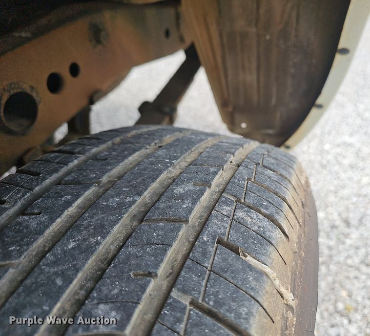 image for item EJ5764 2013 Nissan  Frontier  King Cab pickup truck