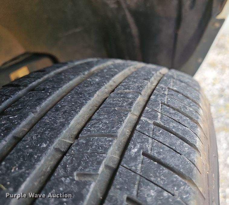 image for item EJ5764 2013 Nissan  Frontier  King Cab pickup truck