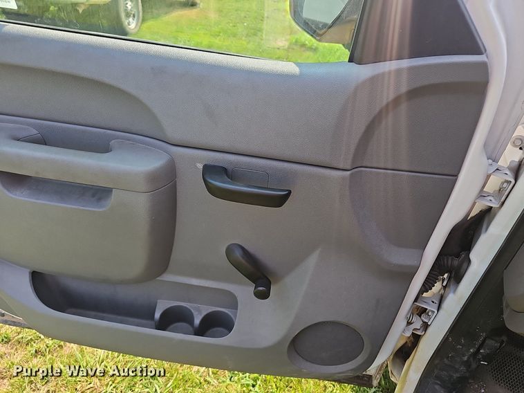 image for item EJ5768 2014 GMC Sierra 2500HD pickup truck