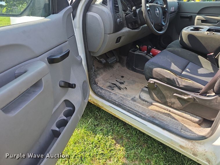 image for item EJ5768 2014 GMC Sierra 2500HD pickup truck