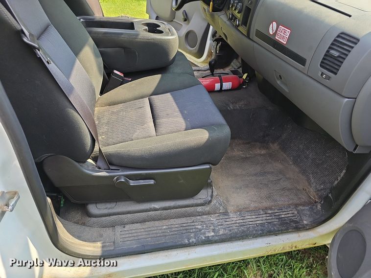 image for item EJ5768 2014 GMC Sierra 2500HD pickup truck