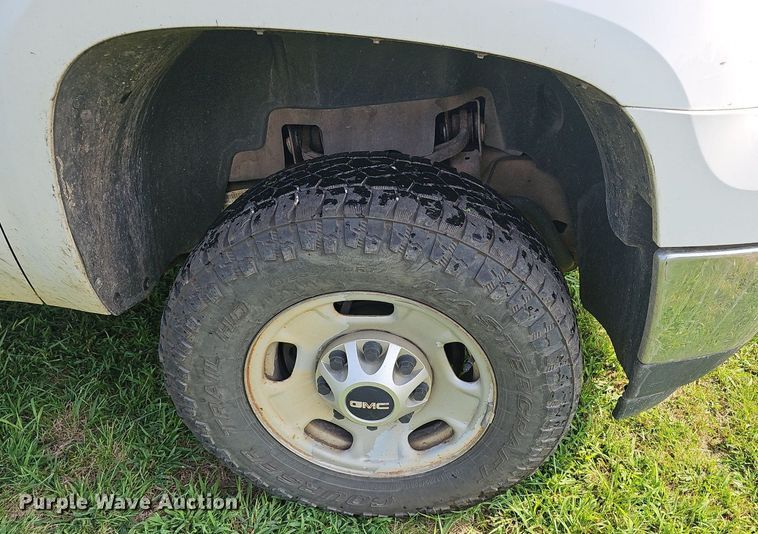 image for item EJ5768 2014 GMC Sierra 2500HD pickup truck