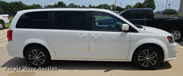 image for item EJ5774 2017 Dodge Grand Caravan van