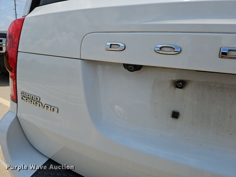 image for item EJ5774 2017 Dodge Grand Caravan van