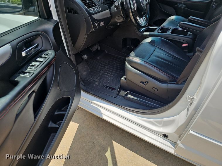 image for item EJ5774 2017 Dodge Grand Caravan van