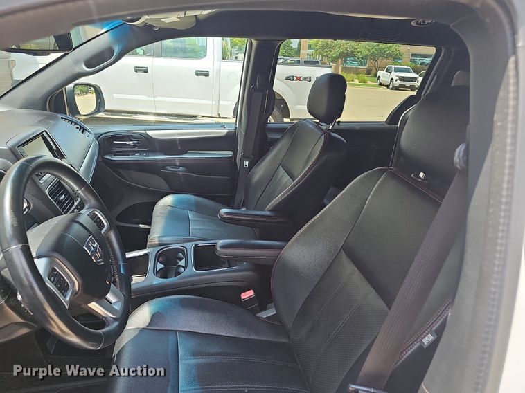 image for item EJ5774 2017 Dodge Grand Caravan van