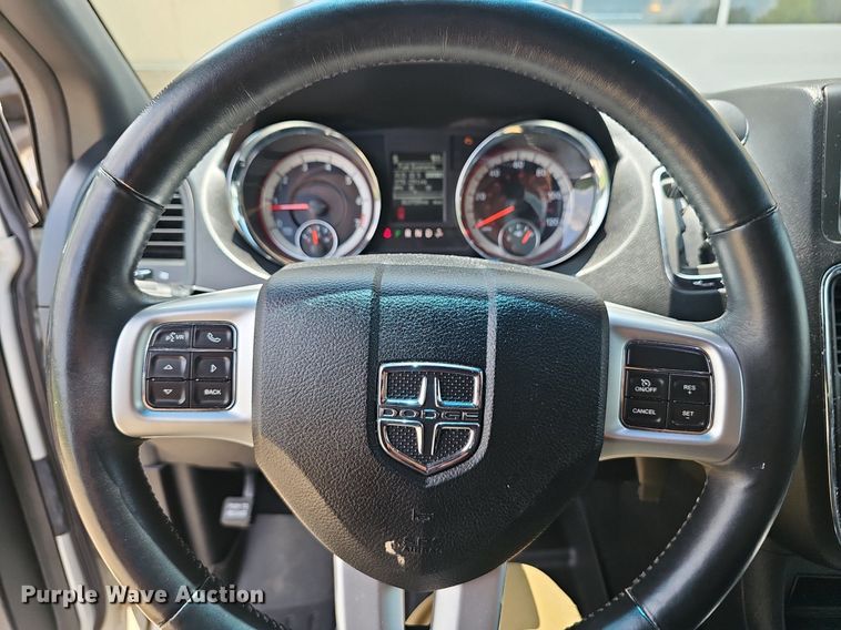 image for item EJ5774 2017 Dodge Grand Caravan van