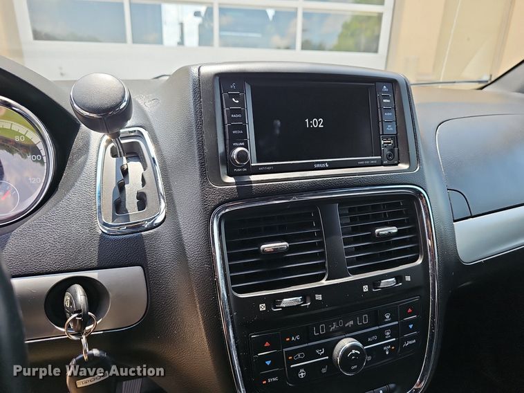 image for item EJ5774 2017 Dodge Grand Caravan van