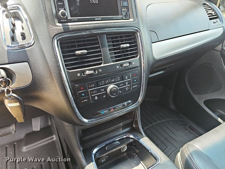 image for item EJ5774 2017 Dodge Grand Caravan van