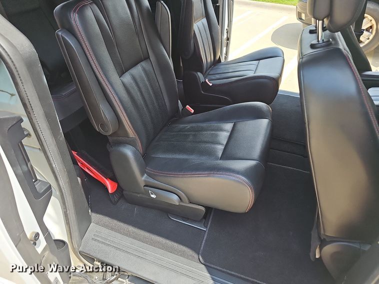 image for item EJ5774 2017 Dodge Grand Caravan van