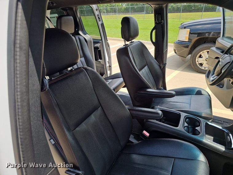 image for item EJ5774 2017 Dodge Grand Caravan van