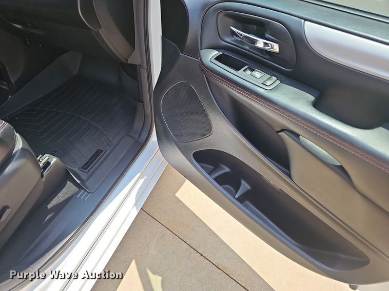 image for item EJ5774 2017 Dodge Grand Caravan van