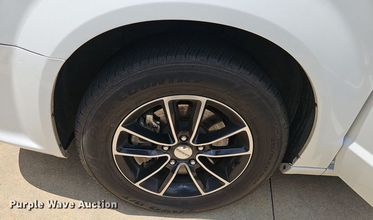 image for item EJ5774 2017 Dodge Grand Caravan van