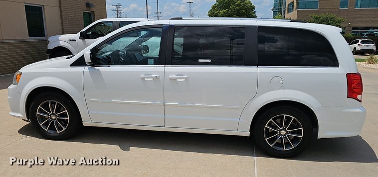 image for item EJ5776 2017 Dodge  Grand Caravan SXT van