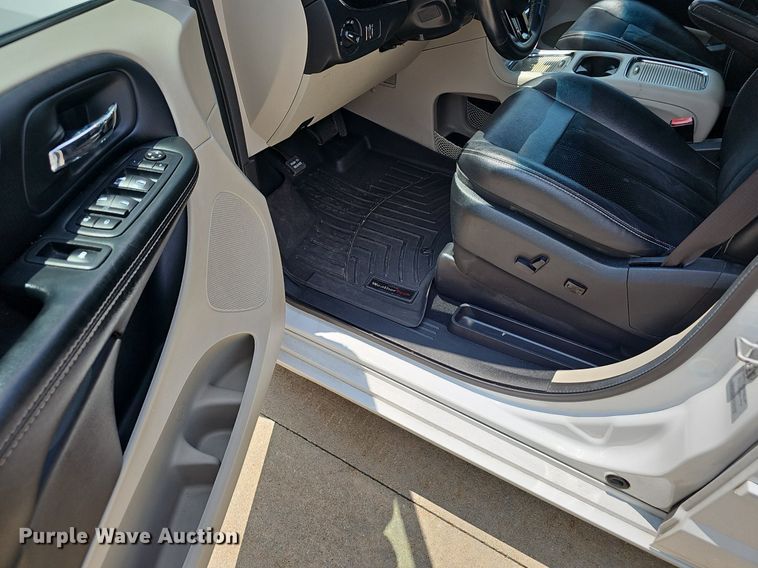 image for item EJ5776 2017 Dodge  Grand Caravan SXT van