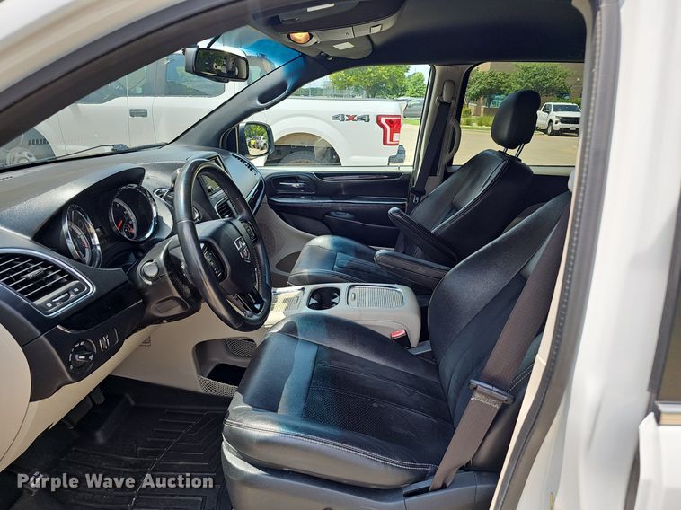 image for item EJ5776 2017 Dodge  Grand Caravan SXT van