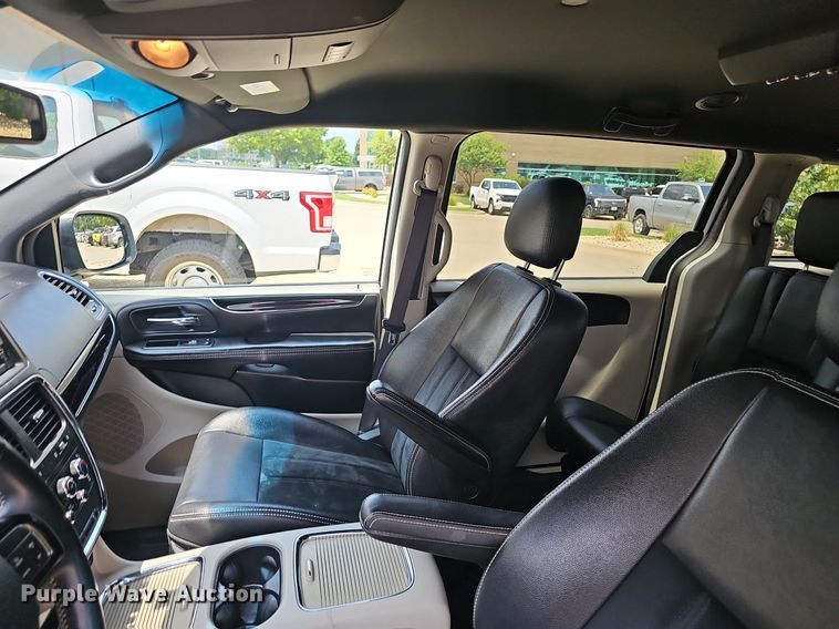 image for item EJ5776 2017 Dodge  Grand Caravan SXT van