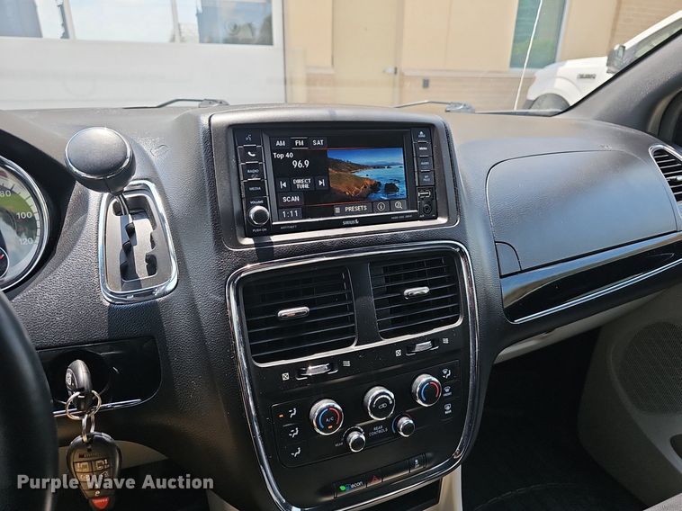 image for item EJ5776 2017 Dodge  Grand Caravan SXT van