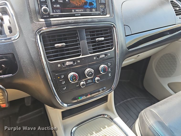 image for item EJ5776 2017 Dodge  Grand Caravan SXT van