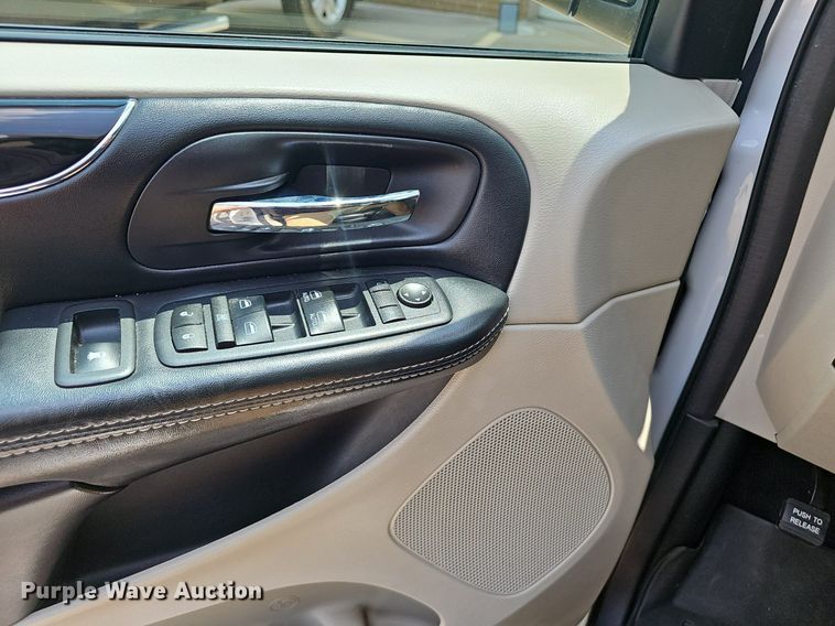 image for item EJ5776 2017 Dodge  Grand Caravan SXT van