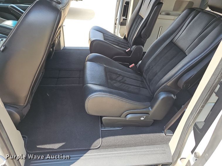 image for item EJ5776 2017 Dodge  Grand Caravan SXT van