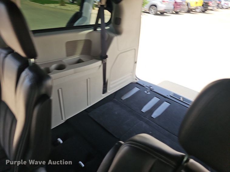 image for item EJ5776 2017 Dodge  Grand Caravan SXT van