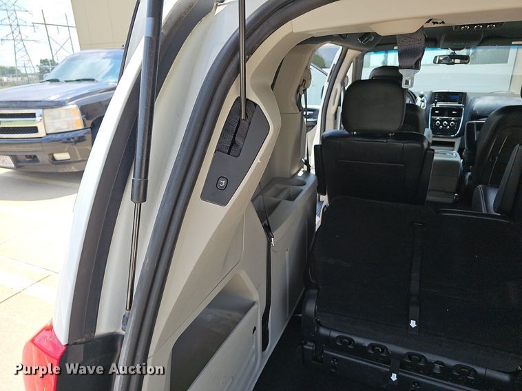 image for item EJ5776 2017 Dodge  Grand Caravan SXT van