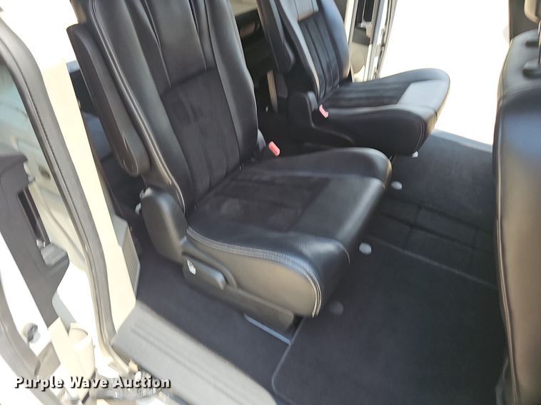 image for item EJ5776 2017 Dodge  Grand Caravan SXT van