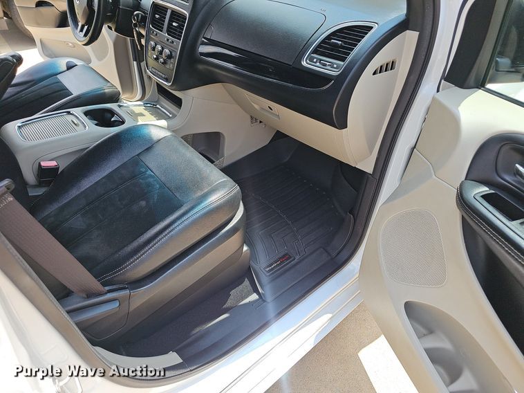 image for item EJ5776 2017 Dodge  Grand Caravan SXT van