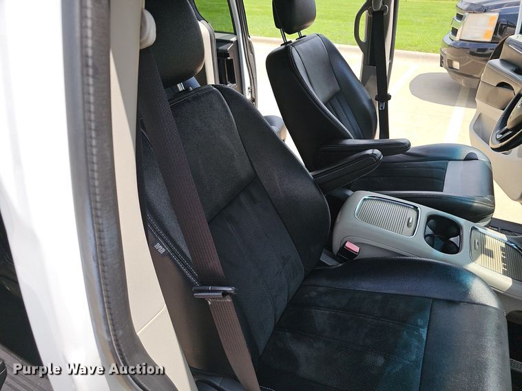 image for item EJ5776 2017 Dodge  Grand Caravan SXT van