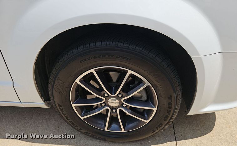 image for item EJ5776 2017 Dodge  Grand Caravan SXT van