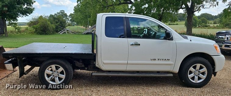 image for item EJ5807 2013 Nissan  Titan King Cab flatbed pickup truck
