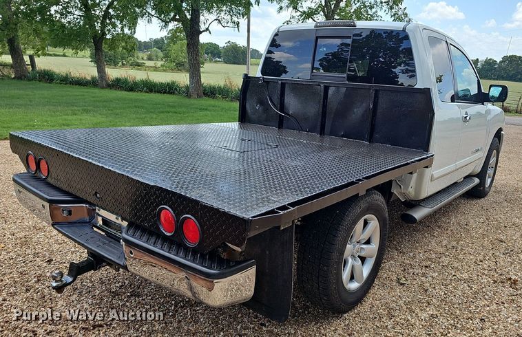 image for item EJ5807 2013 Nissan  Titan King Cab flatbed pickup truck