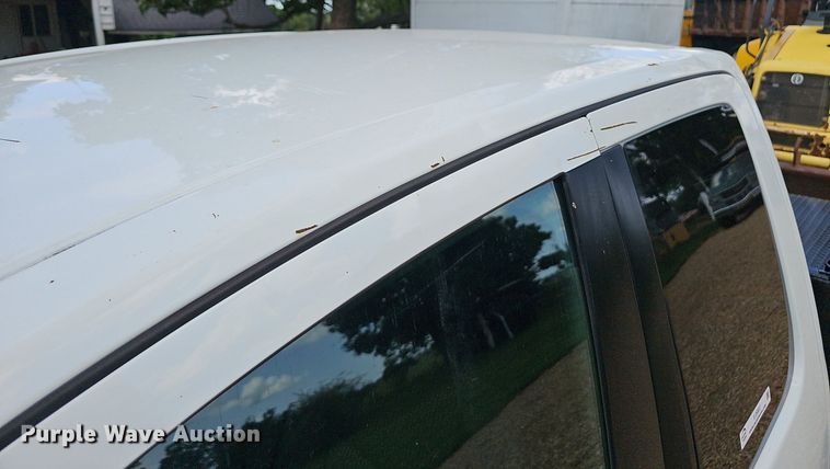 image for item EJ5807 2013 Nissan  Titan King Cab flatbed pickup truck