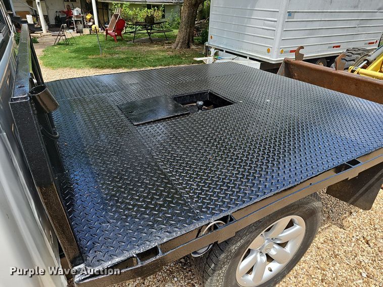 image for item EJ5807 2013 Nissan  Titan King Cab flatbed pickup truck