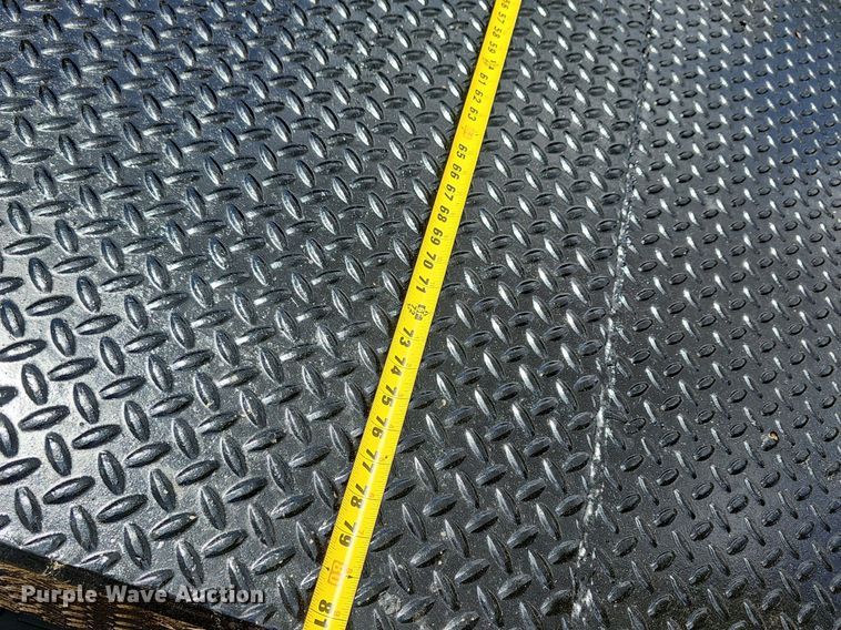 image for item EJ5807 2013 Nissan  Titan King Cab flatbed pickup truck