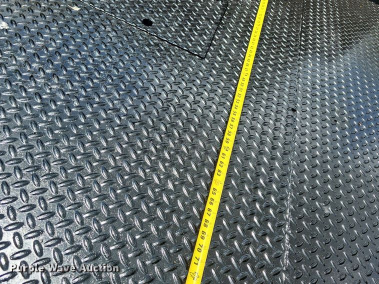 image for item EJ5807 2013 Nissan  Titan King Cab flatbed pickup truck